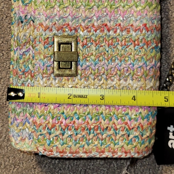 Crochet Turnlock Crossbody Bag - Picture 6 of 7
